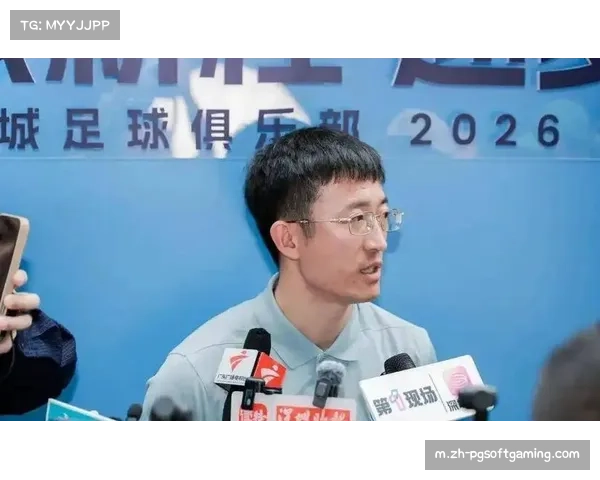 姜至鹏肘击染红成赛季首张红牌 深圳新鹏城十人应战遭蓉城五球逆转